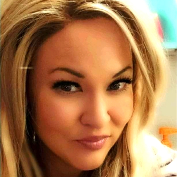 Meet your Posher, Cassie - Picture 2 of 2